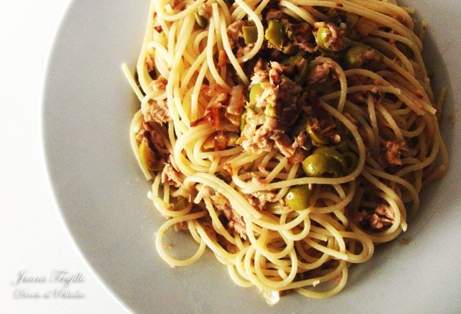espaguetis-con-aceitunas