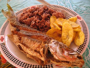 pescado_frito_y_platano-300x225