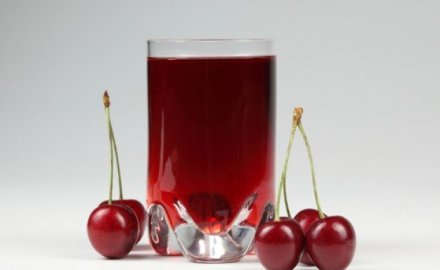 jugo-jugo-de-cereza-bebida-vaso-de-coctel_3216463