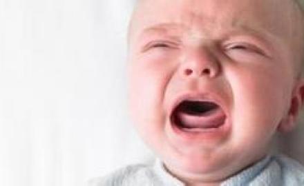 Muchos-padres-se-enfrentan-al-dilema-si-dejar-que-el-beb-llore-o-levantarlo-y-confortarlo