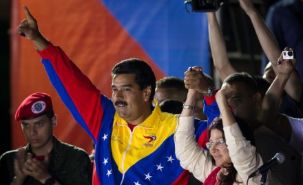Maduro-obtiene-una-ajustadsima-victoria-que-el-opositor-Capriles-no-reconoce