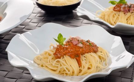 1296-espaguetis-sicilianos-al-pesto-rojo-750-xl-668x400x80xX