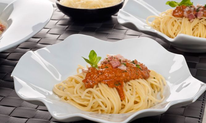 1296-espaguetis-sicilianos-al-pesto-rojo-750-xl-668x400x80xX