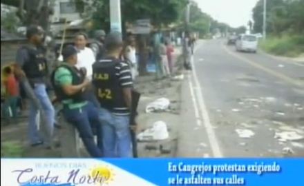 en_cangrejos_protestan_exigiendo_asfalto_en_sus_calles