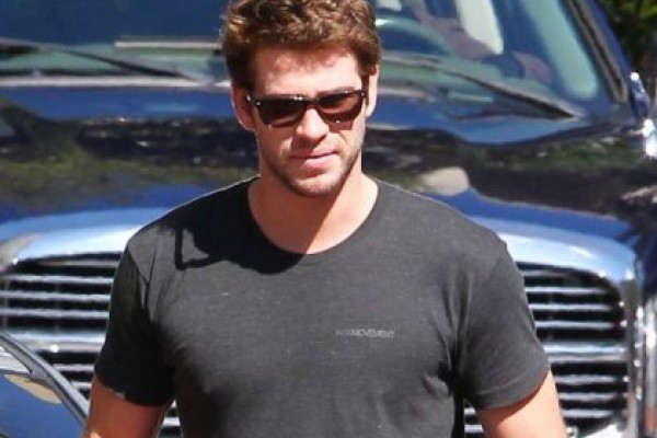 liam-hemsworth-sp-092713