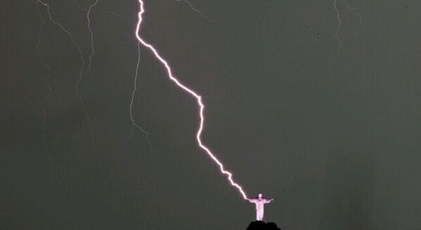 rayo_en_cristo_de_rio_de_janeiro2