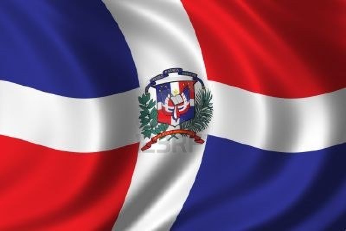 bandera-de-la-republica-dominicana-ondeando-en-el-viento