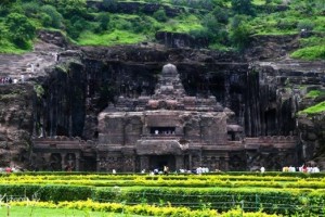 ellora-caves-india-mountain-temples-17