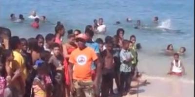gente_esperando_salida_de_marcos_diaz