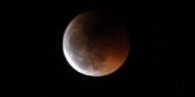 La-Luna-llena-durante-un-eclipse