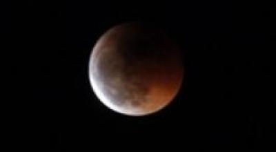 La-Luna-llena-durante-un-eclipse
