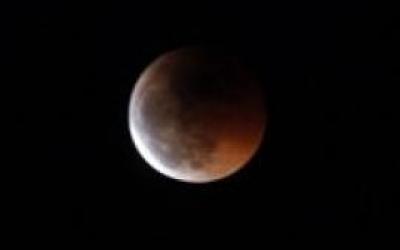 La-Luna-llena-durante-un-eclipse