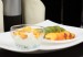 melocotones-helado-con-frutas-helado-de-vainilla-fruta_3340535