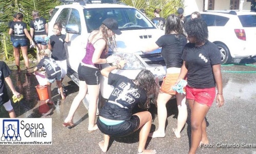 ninos_lavando_carros