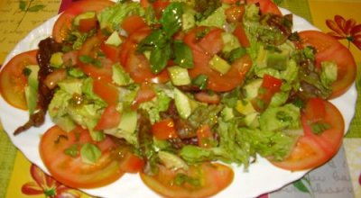 tomates-con-albahaca