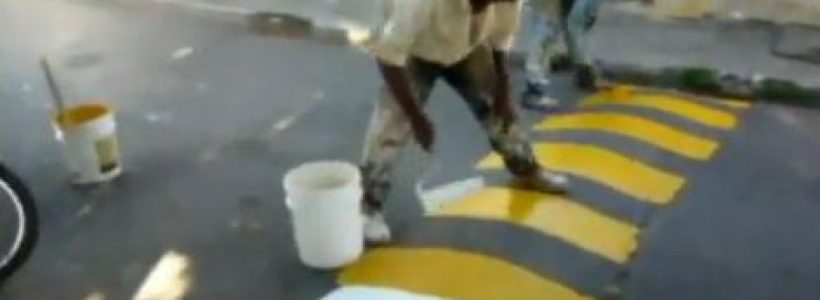 PINTANDO_POLICIAS_ACOSTADOS
