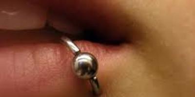 lip_piercing2342345546