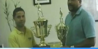 ENTREGA_DE_DOS_TROFEOS