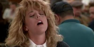 Meg-Ryan-en-la-legendaria-escena-de-Cuando-Harry-conoci-a-Sally