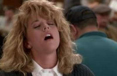 Meg-Ryan-en-la-legendaria-escena-de-Cuando-Harry-conoci-a-Sally