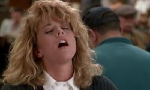 Meg-Ryan-en-la-legendaria-escena-de-Cuando-Harry-conoci-a-Sally