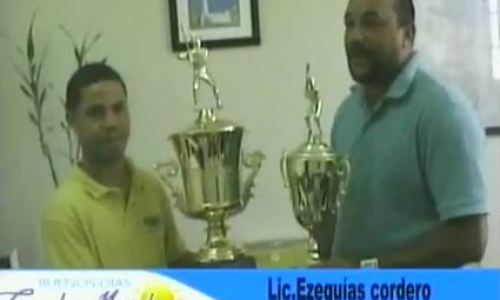ENTREGA_DE_DOS_TROFEOS