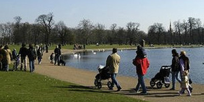 120415185235_walking_in_a_park_304x171_bbc_nocredit