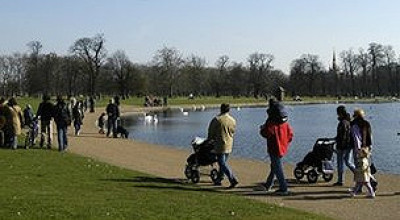 120415185235_walking_in_a_park_304x171_bbc_nocredit