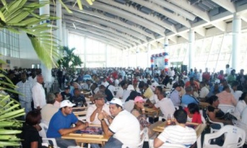 record_guiness_dominicanos_jugando_domino