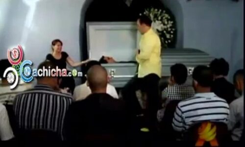 dominicano_impertinente_en_velorio-43534745