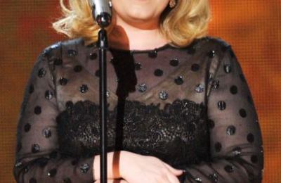 adele-embarazada-novio-simmon-konecki_409x611