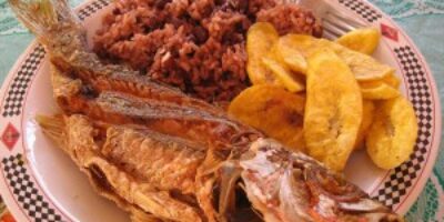 pescado_frito_y_platano-300x225