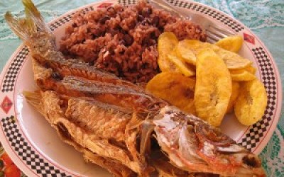 pescado_frito_y_platano-300x225