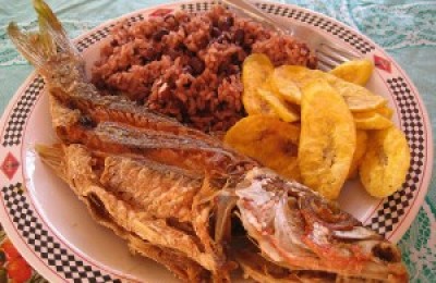 pescado_frito_y_platano-300x225