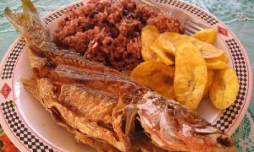 pescado_frito_y_platano-300x225