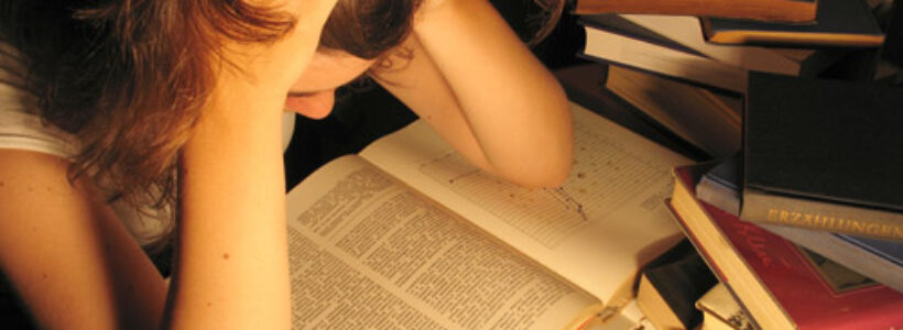 Estudiar_para_un_examen_la_noche_antes