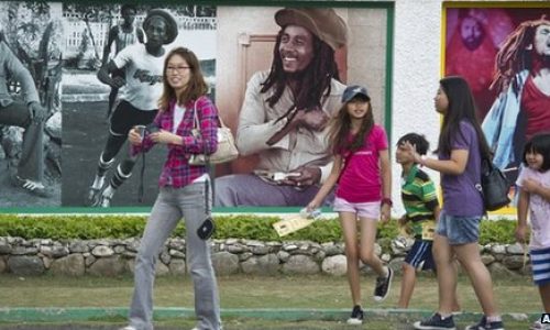 120927201510__62960297_tourists_jamaica_afp