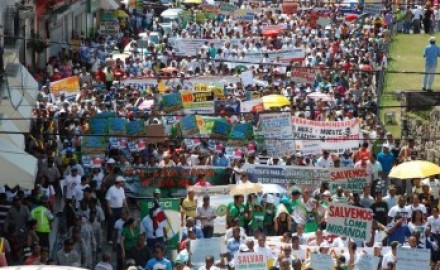 marcha_en_contra_la_explotacion_minera_de_loma_miranda