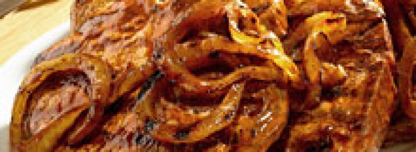Chuletas_asadas_con_aros_de_cebolla