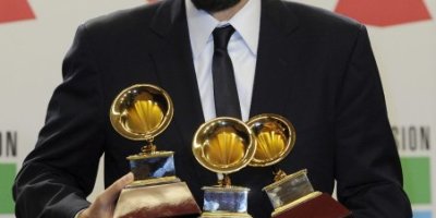 juan-luis-guerra-grammy-2012