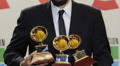 juan-luis-guerra-grammy-2012