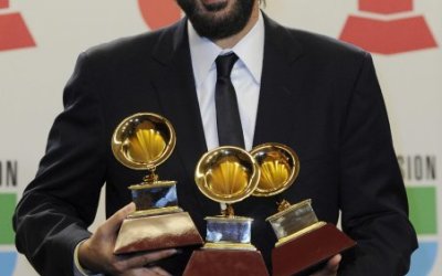 juan-luis-guerra-grammy-2012