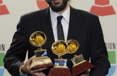 juan-luis-guerra-grammy-2012