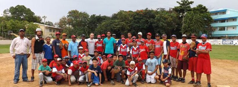oscar_taveras_con_equipo_de_buyuyo