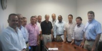 Participantes-en-el-acto-de-firma-210x146