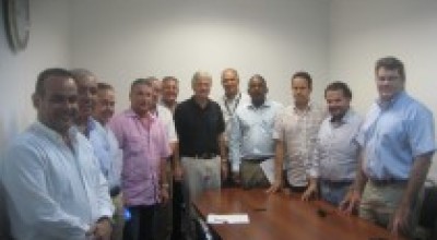 Participantes-en-el-acto-de-firma-210x146