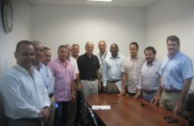 Participantes-en-el-acto-de-firma-210x146