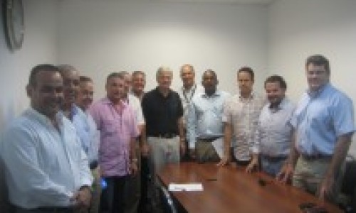 Participantes-en-el-acto-de-firma-210x146