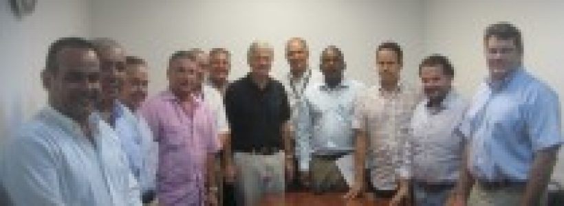 Participantes-en-el-acto-de-firma-210x146