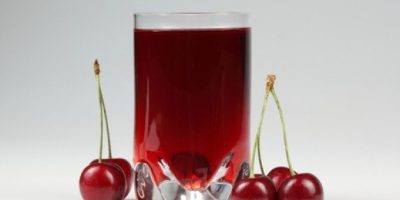jugo-jugo-de-cereza-bebida-vaso-de-coctel_3216463